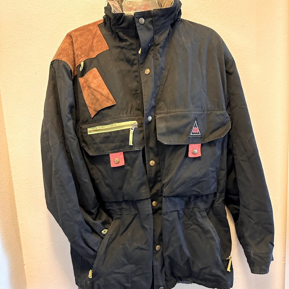Vintage Sos winter coat. No size tag. Preloved